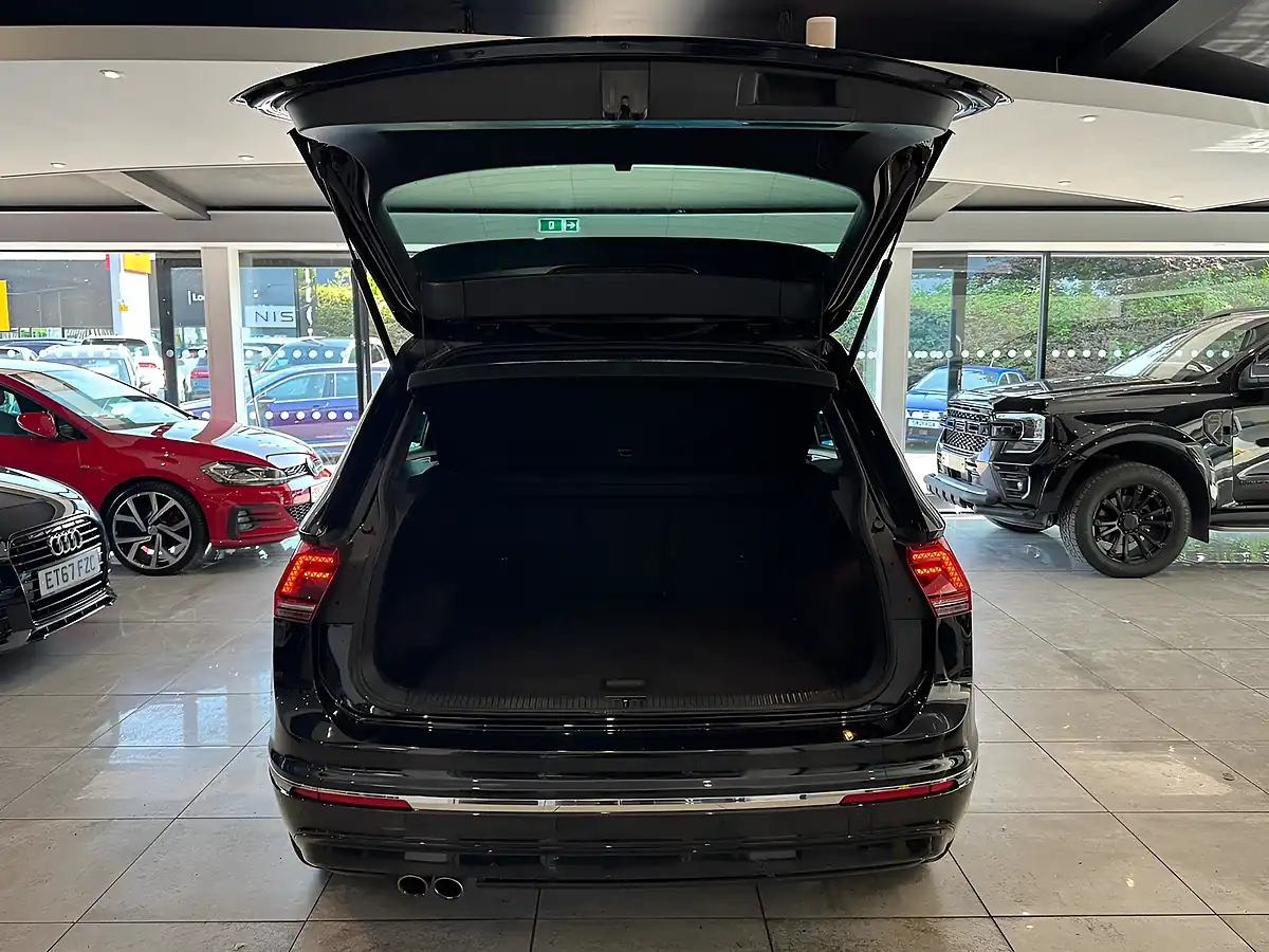 Used 2018 Volkswagen Tiguan R-Line Black - Interior and Exterior details 6