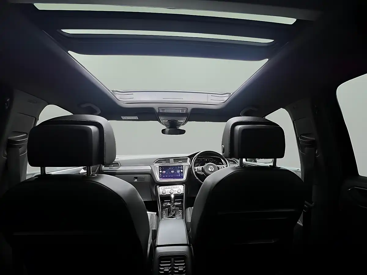 Used 2018 Volkswagen Tiguan R-Line Black - Interior and Exterior details 13