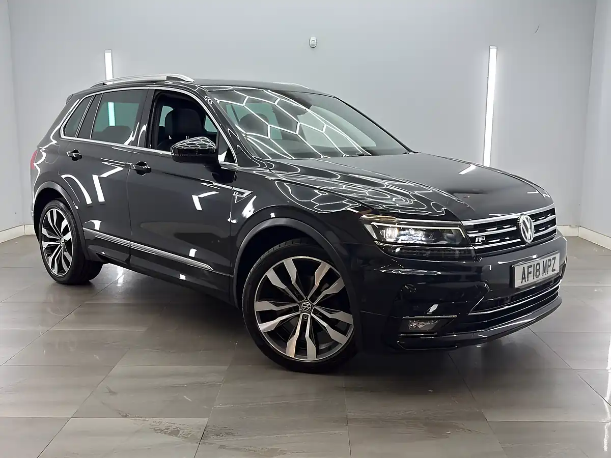 Used 2018 Volkswagen Tiguan R-Line Deep Black - Front View