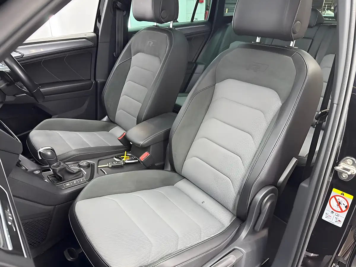 Used 2018 Volkswagen Tiguan R-Line Deep Black - Interior and Exterior details 11