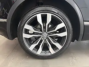 Used 2018 Volkswagen Tiguan R-Line Deep Black - Interior and Exterior details 8