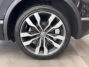 Used 2018 Volkswagen Tiguan R-Line Deep Black - Interior and Exterior details 9