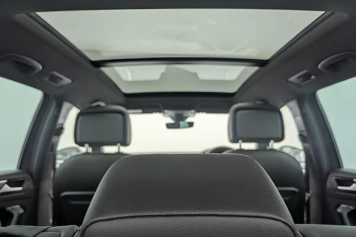 Used 2018 Volkswagen Tiguan R-Line Grey - Interior and Exterior details 17