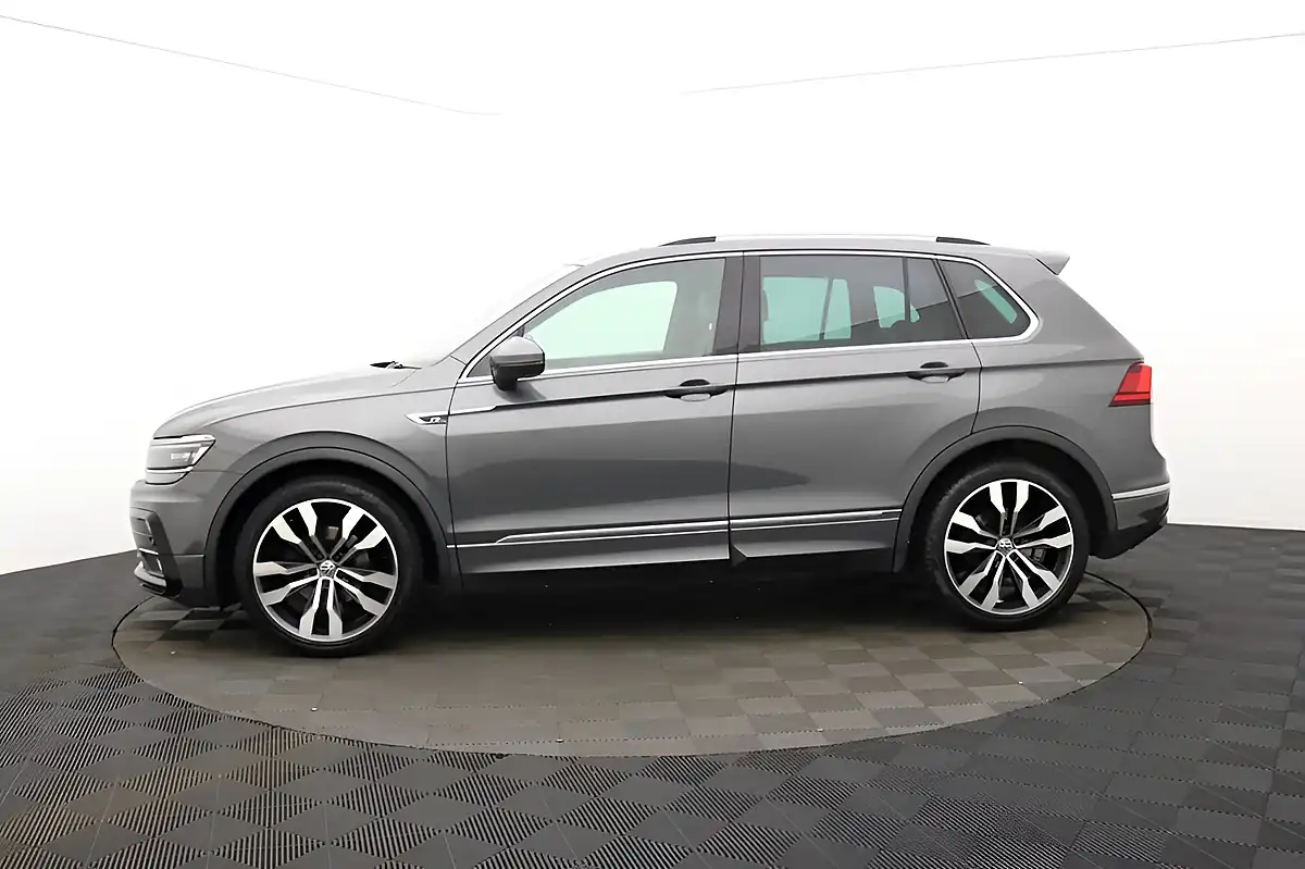 Used 2018 Volkswagen Tiguan R-Line Grey - Interior and Exterior details 7