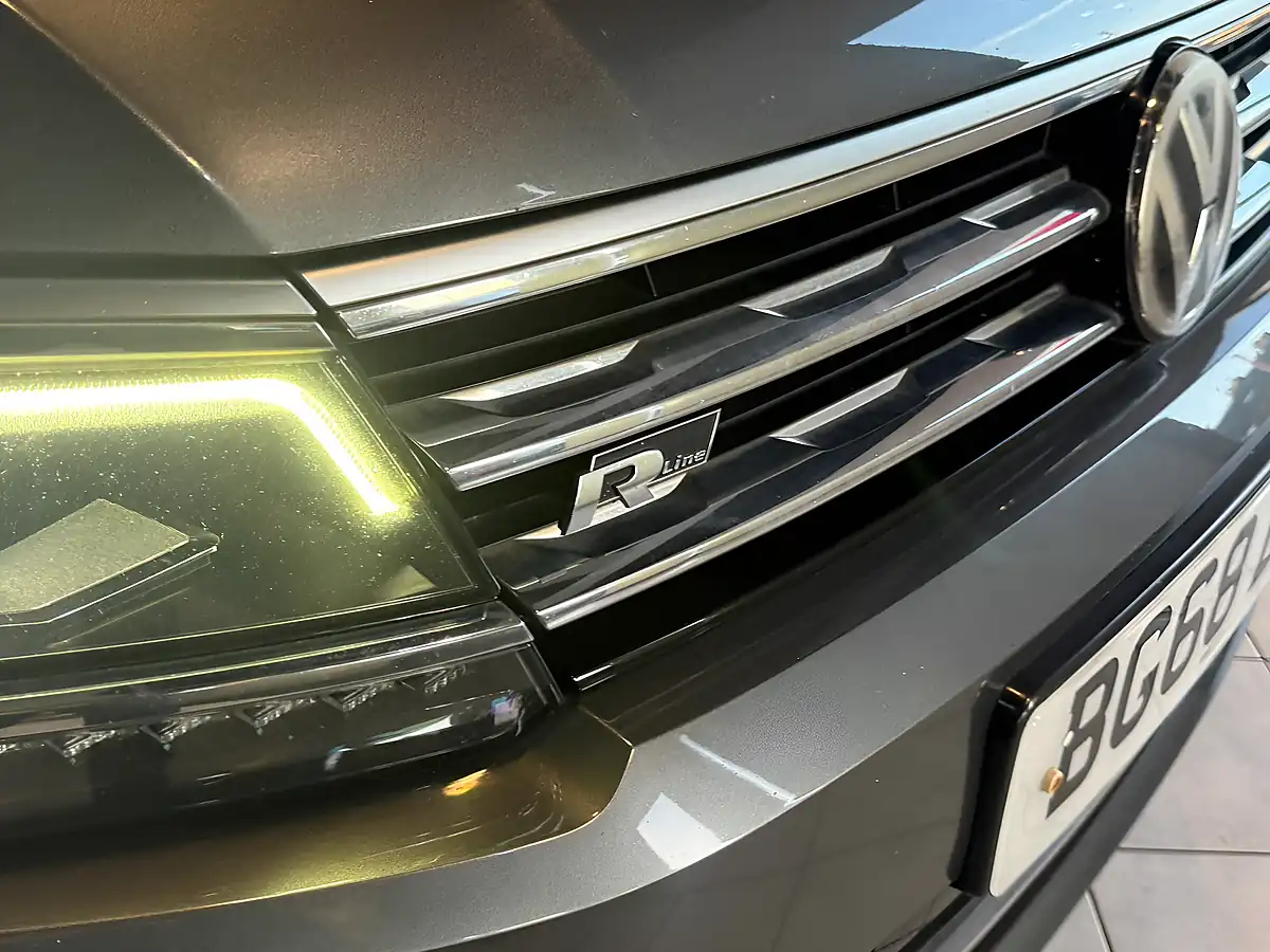 Used 2018 Volkswagen Tiguan R-Line Grey - Interior and Exterior details 3