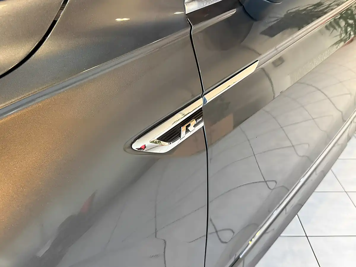 Used 2018 Volkswagen Tiguan R-Line Grey - Interior and Exterior details 6
