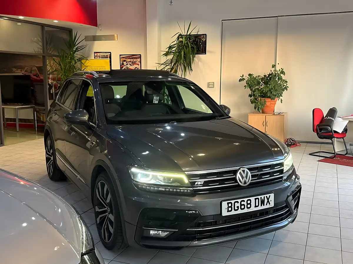 Used 2018 Volkswagen Tiguan R-Line Grey - Interior and Exterior details 8