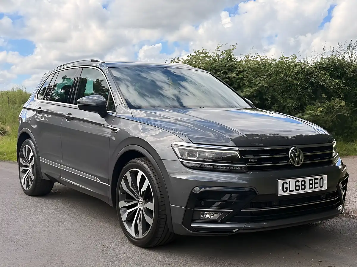 Used 2018 Volkswagen Tiguan R-Line Indium Grey - Front View