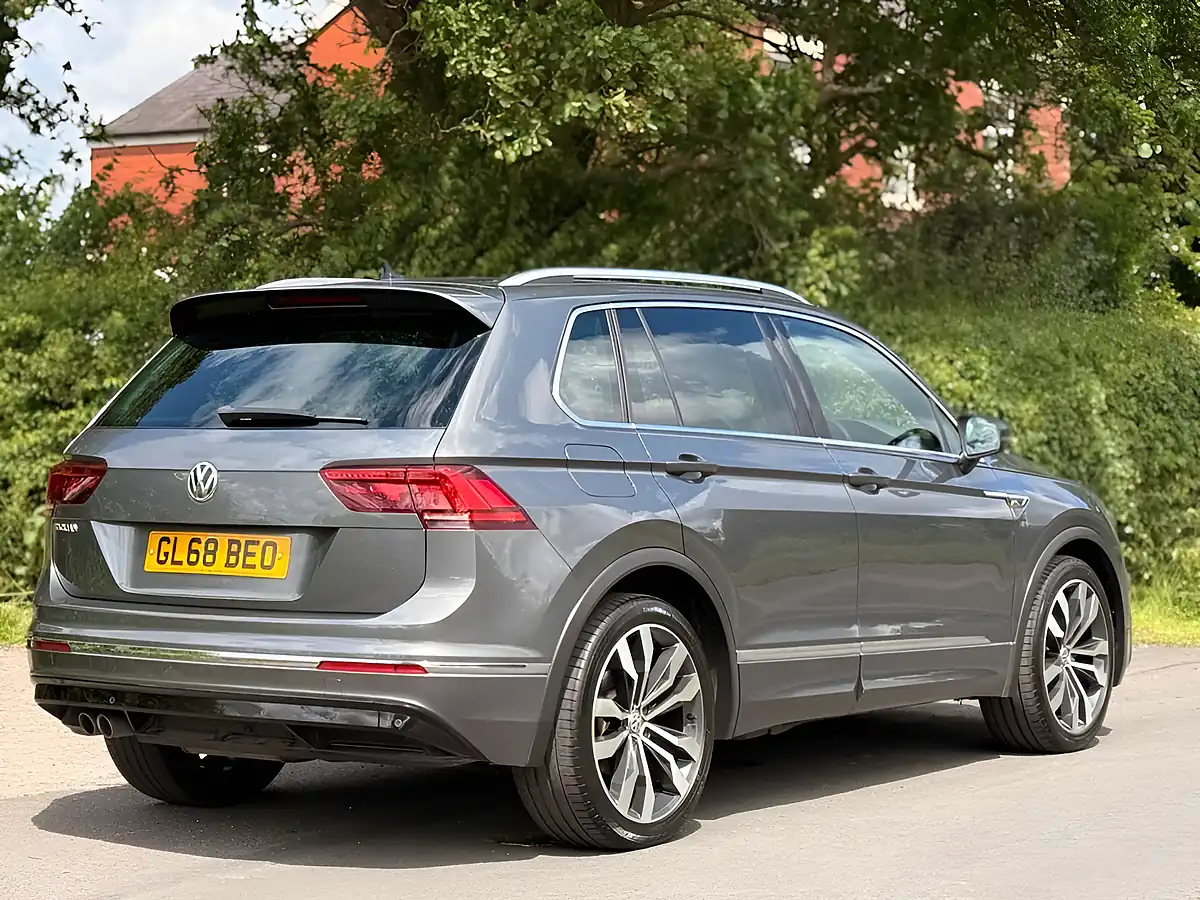 Used 2018 Volkswagen Tiguan R-Line Indium Grey - Interior and Exterior details 10