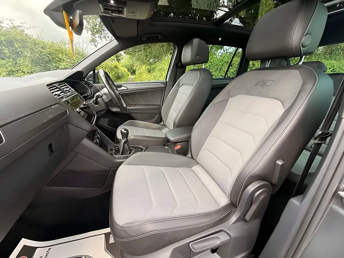 Used 2018 Volkswagen Tiguan R-Line Indium Grey - Interior and Exterior details 13