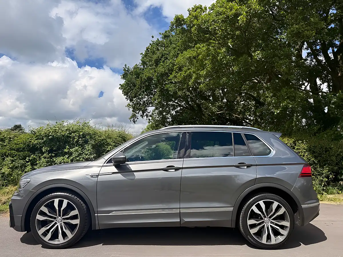 Used 2018 Volkswagen Tiguan R-Line Indium Grey - Interior and Exterior details 6