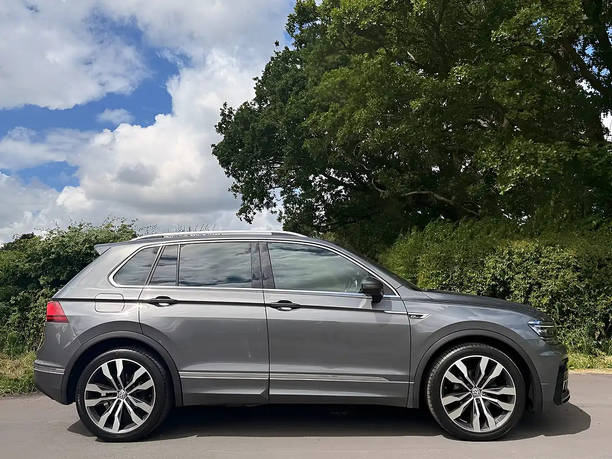 Used 2018 Volkswagen Tiguan R-Line Indium Grey - Interior and Exterior details 7
