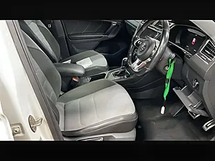 Used 2018 Volkswagen Tiguan R-Line Pure White - Interior and Exterior details 10