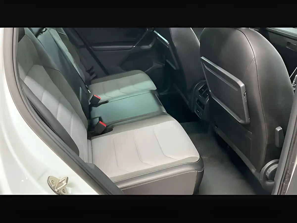 Used 2018 Volkswagen Tiguan R-Line Pure White - Interior and Exterior details 13