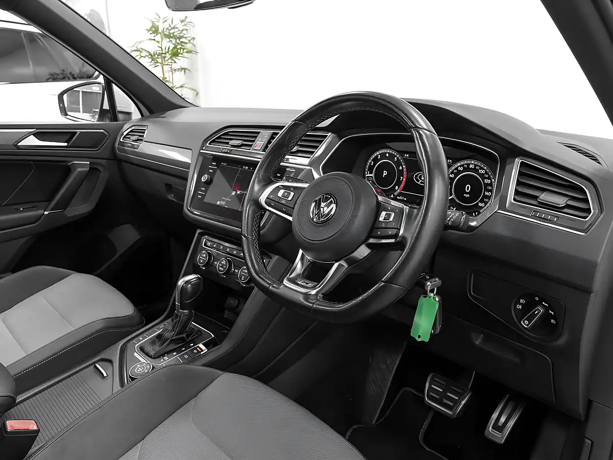 Used 2018 Volkswagen Tiguan R-Line Pure White - Interior and Exterior details 11