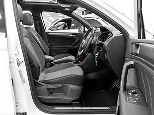Used 2018 Volkswagen Tiguan R-Line Pure White - Interior and Exterior details 12