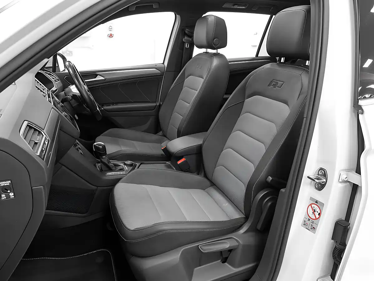 Used 2018 Volkswagen Tiguan R-Line Pure White - Interior and Exterior details 13