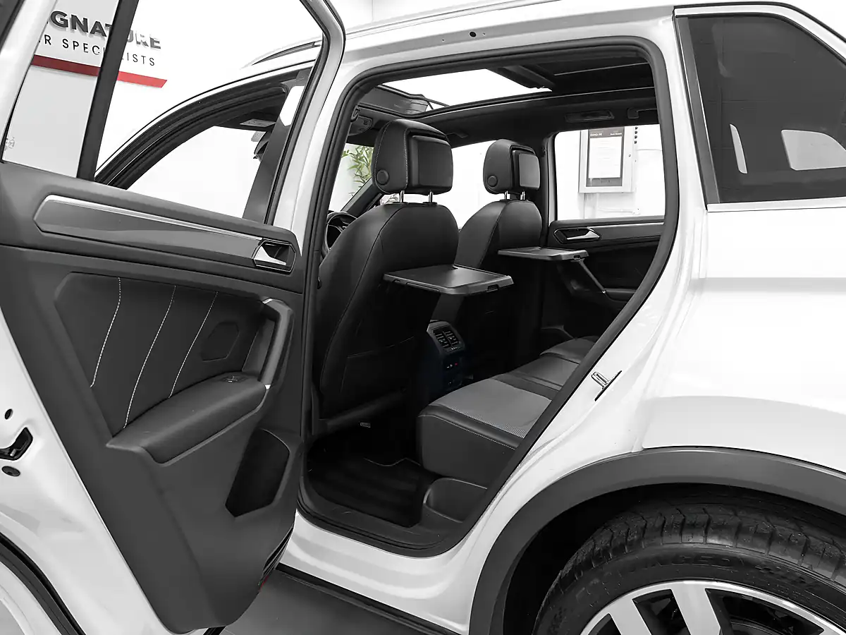 Used 2018 Volkswagen Tiguan R-Line Pure White - Interior and Exterior details 14