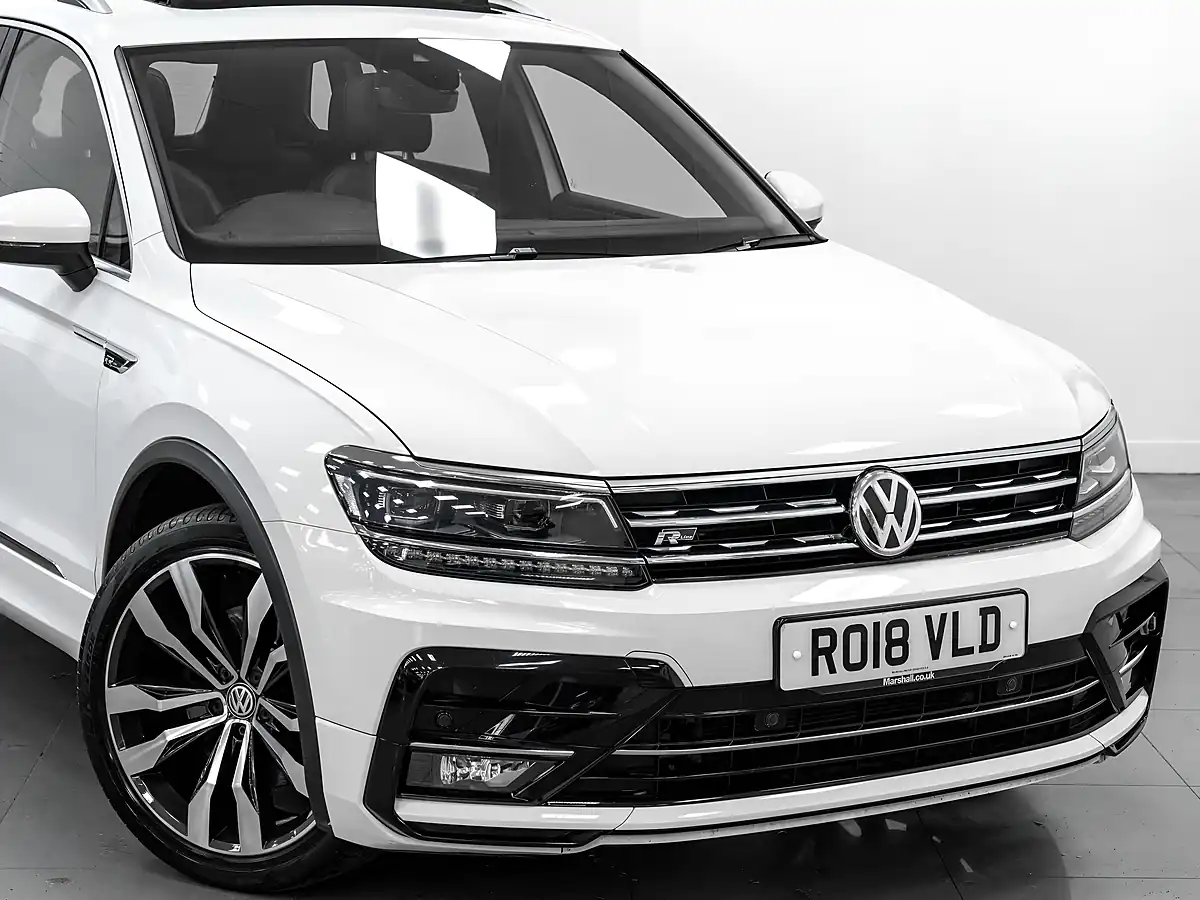 Used 2018 Volkswagen Tiguan R-Line Pure White - Interior and Exterior details 8