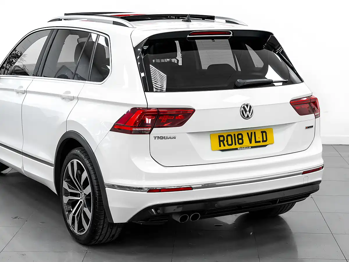 Used 2018 Volkswagen Tiguan R-Line Pure White - Interior and Exterior details 9