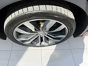 Used 2018 Volkswagen Tiguan R-Line Red - Interior and Exterior details 19