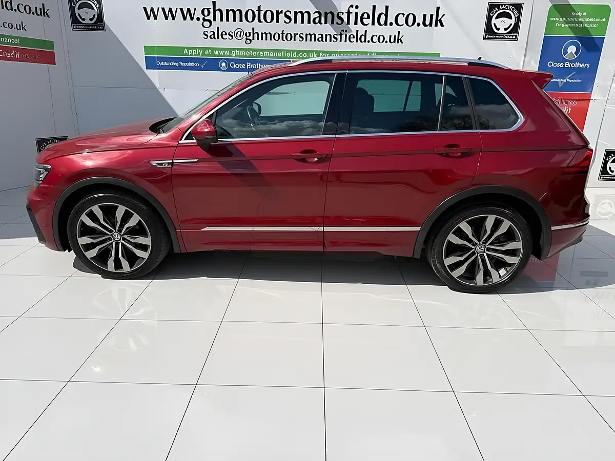 Used 2018 Volkswagen Tiguan R-Line Red - Interior and Exterior details 4