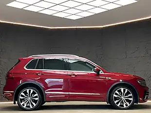 Used 2018 Volkswagen Tiguan R-Line Ruby Red - Interior and Exterior details 10