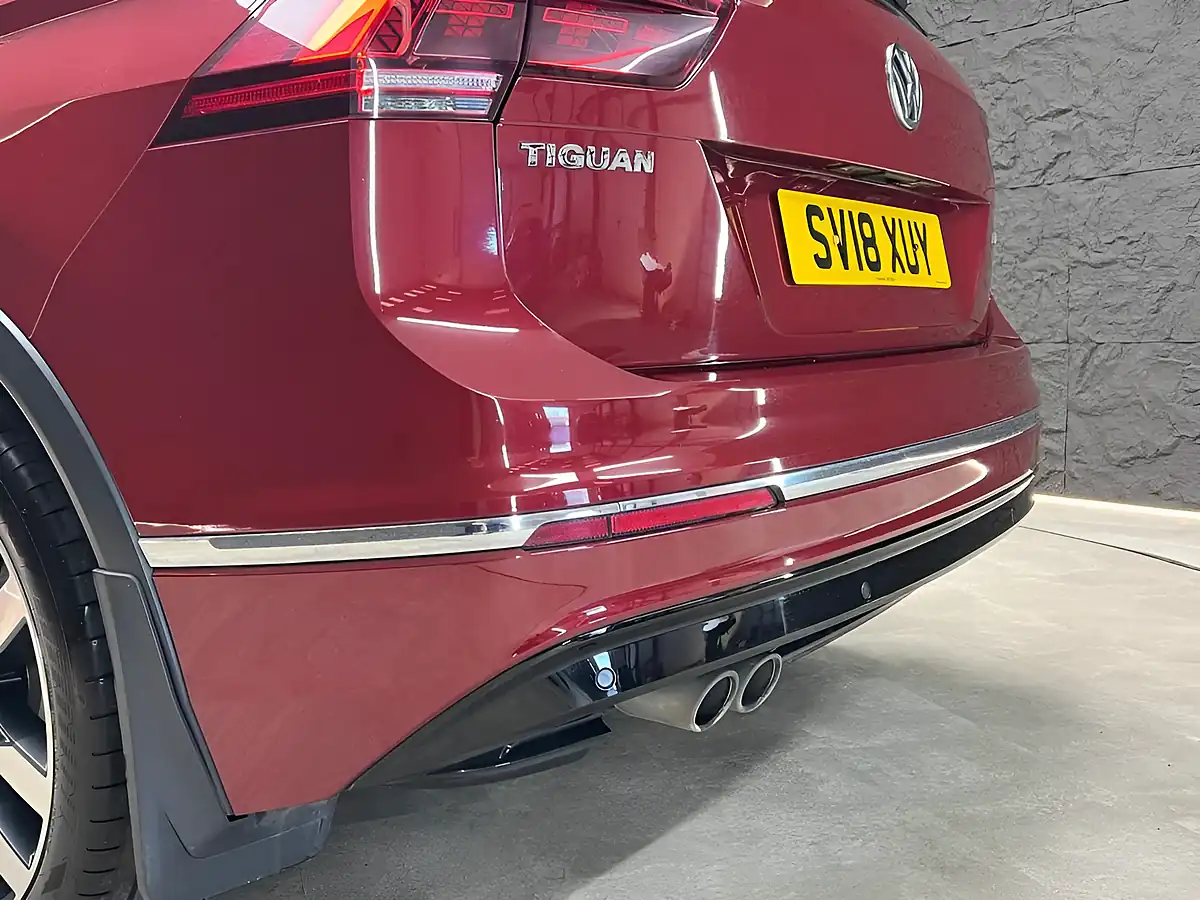 Used 2018 Volkswagen Tiguan R-Line Ruby Red - Interior and Exterior details 16