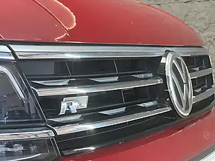 Used 2018 Volkswagen Tiguan R-Line Ruby Red - Interior and Exterior details 19