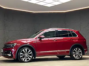 Used 2018 Volkswagen Tiguan R-Line Ruby Red - Interior and Exterior details 5