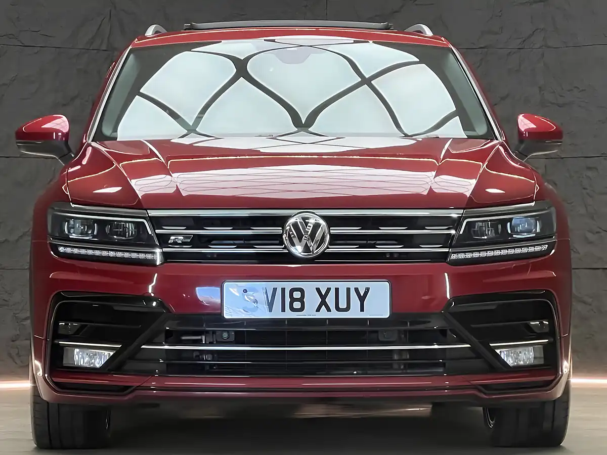 Used 2018 Volkswagen Tiguan R-Line Ruby Red - Interior and Exterior details 7