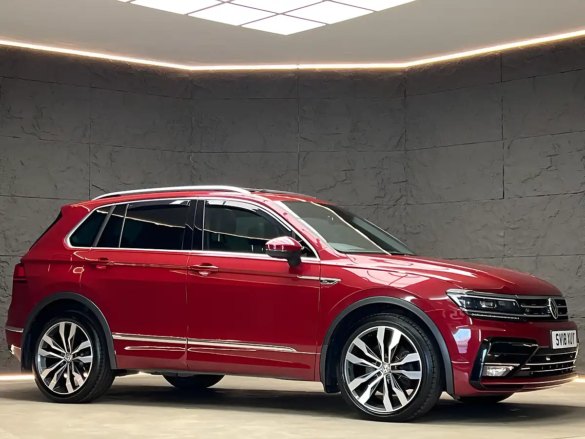 Used 2018 Volkswagen Tiguan R-Line Ruby Red - Interior and Exterior details 9