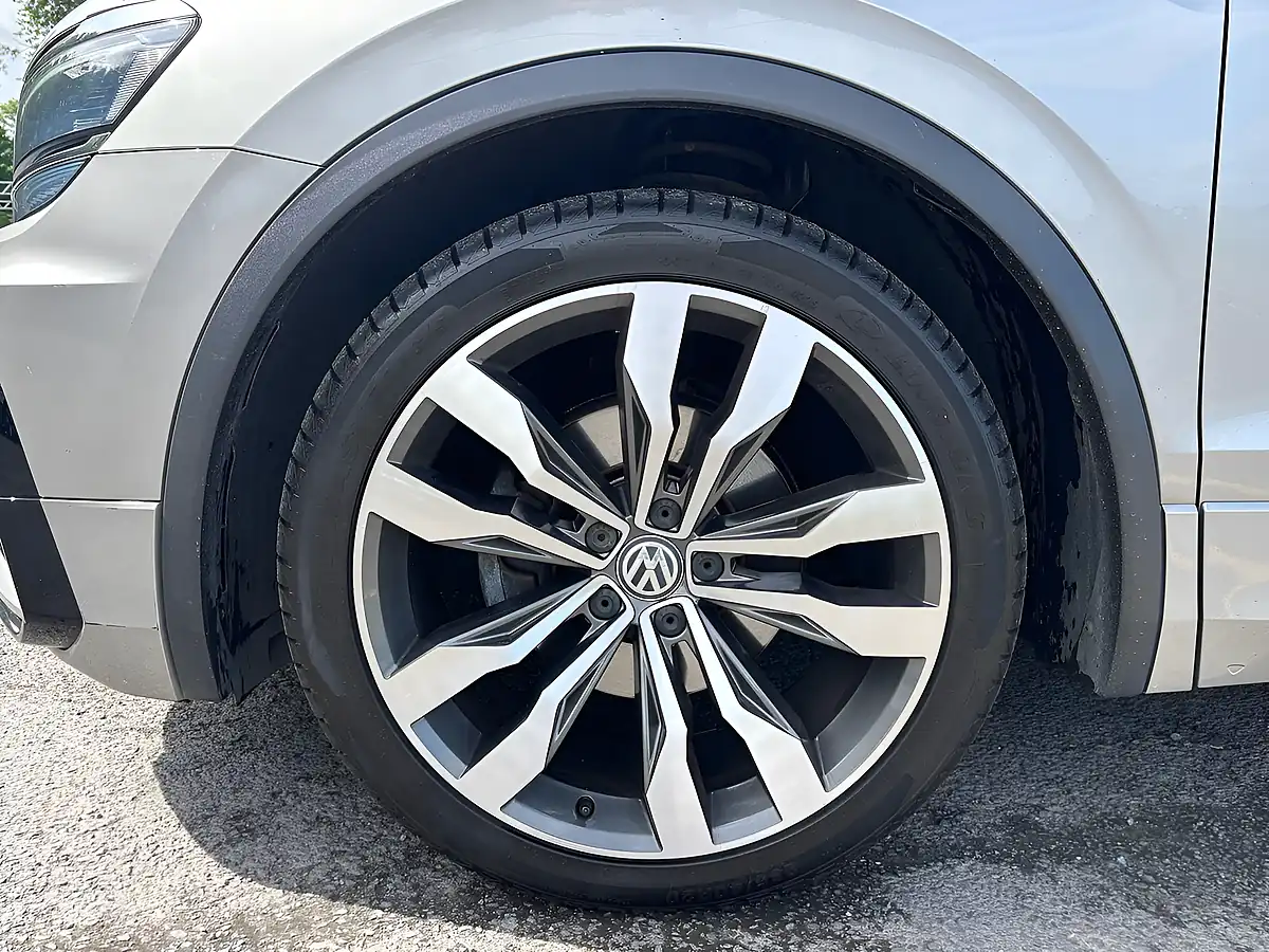 Used 2018 Volkswagen Tiguan R-Line Silver - Interior and Exterior details 14