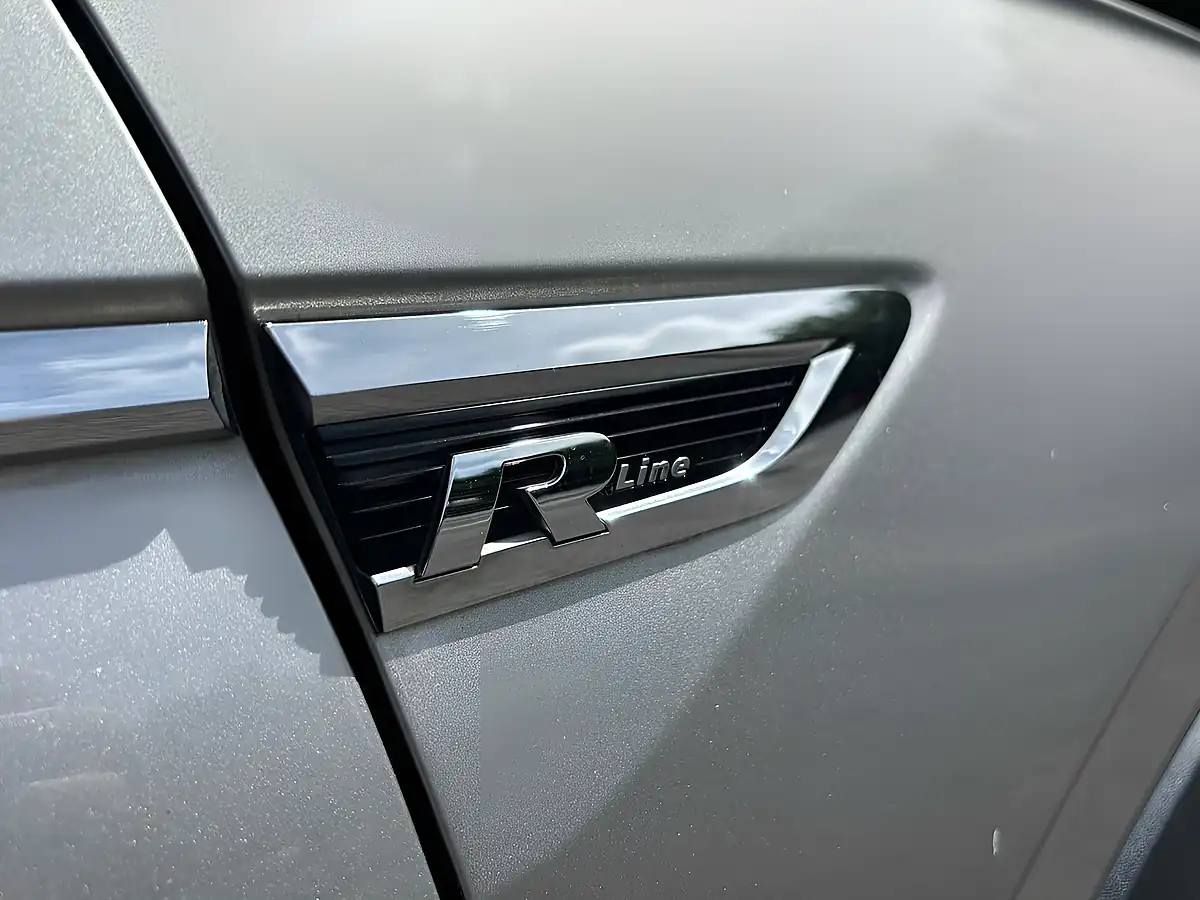 Used 2018 Volkswagen Tiguan R-Line Silver - Interior and Exterior details 15