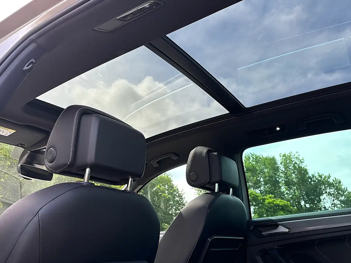 Used 2018 Volkswagen Tiguan R-Line Silver - Interior and Exterior details 6