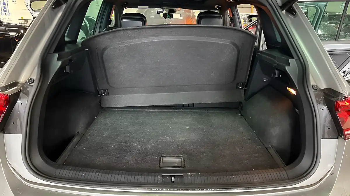 Used 2018 Volkswagen Tiguan R-Line Silver - Interior and Exterior details 20