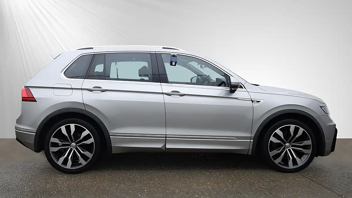 Used 2018 Volkswagen Tiguan R-Line Silver - Interior and Exterior details 8
