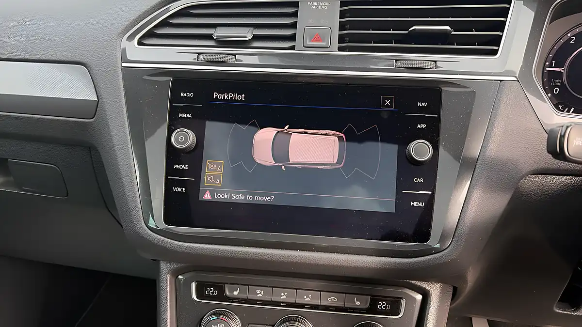 Used 2018 Volkswagen Tiguan R-Line White - Interior and Exterior details 10