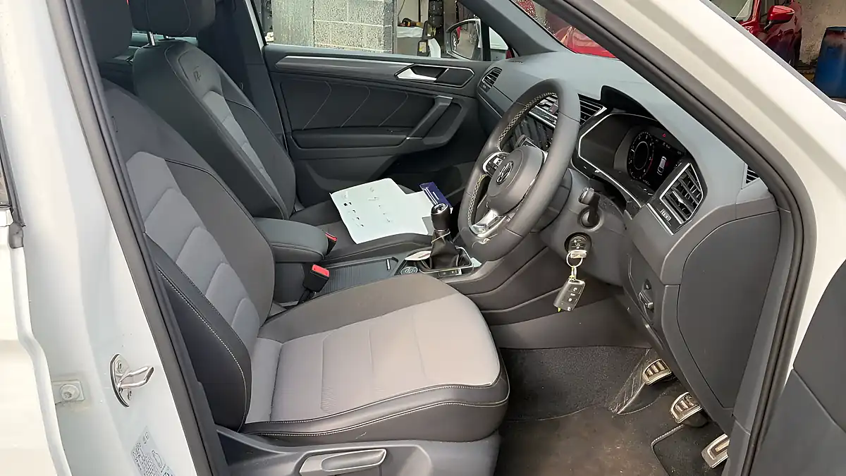 Used 2018 Volkswagen Tiguan R-Line White - Interior and Exterior details 13