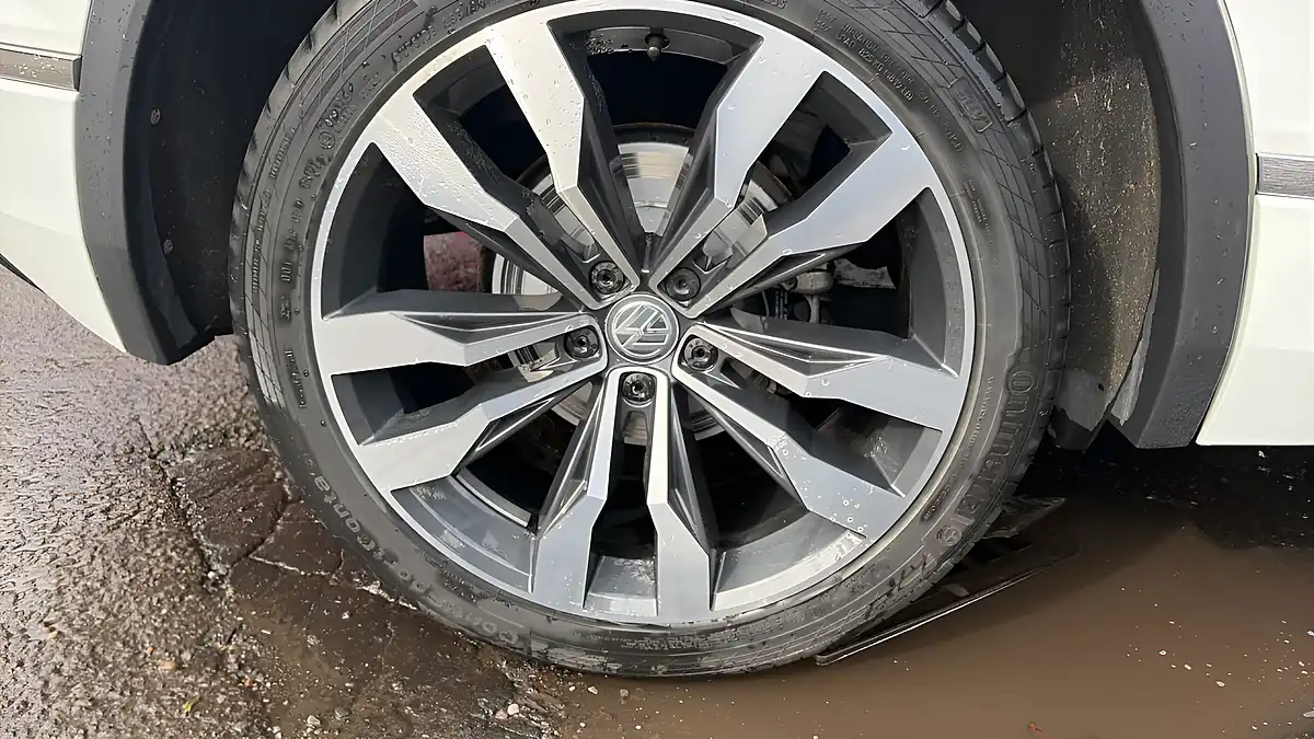 Used 2018 Volkswagen Tiguan R-Line White - Interior and Exterior details 19