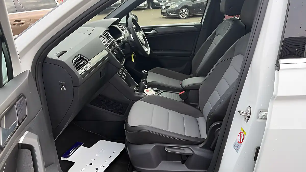 Used 2018 Volkswagen Tiguan R-Line White - Interior and Exterior details 6