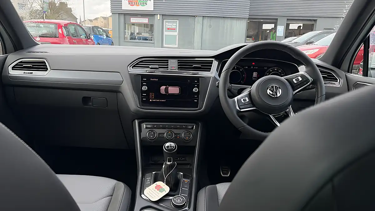 Used 2018 Volkswagen Tiguan R-Line White - Interior and Exterior details 7