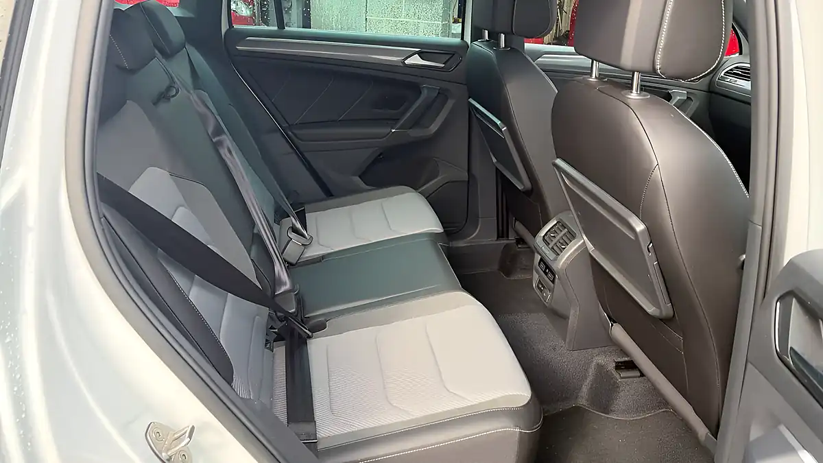 Used 2018 Volkswagen Tiguan R-Line White - Interior and Exterior details 9