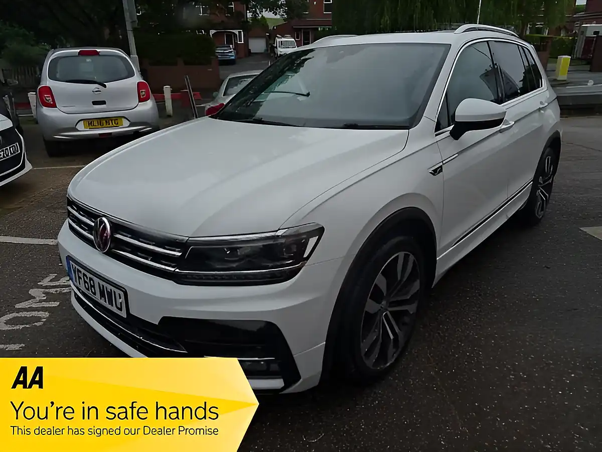 Used 2018 Volkswagen Tiguan R-Line White - Front View