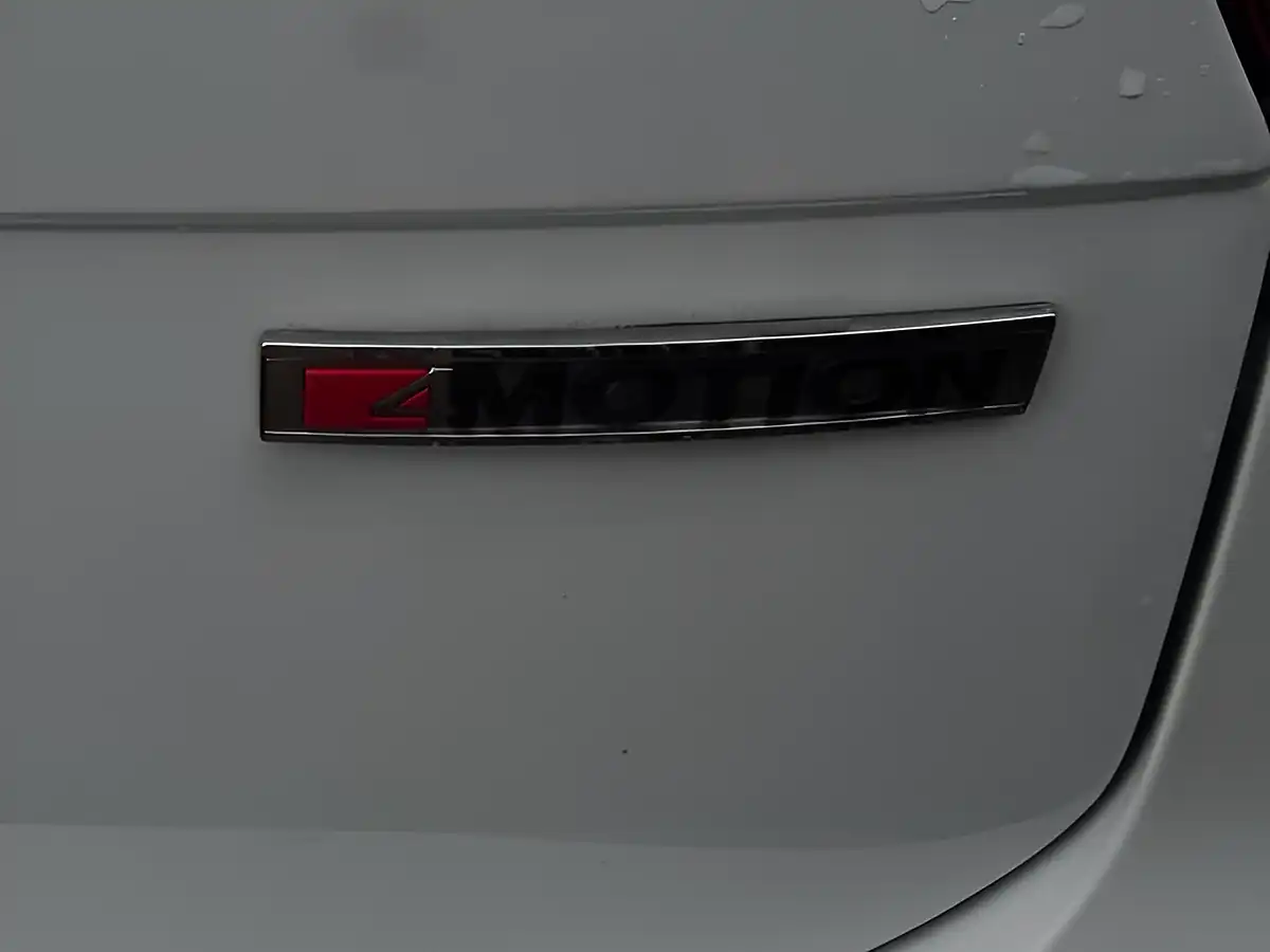 Used 2018 Volkswagen Tiguan R-Line White - Interior and Exterior details 15