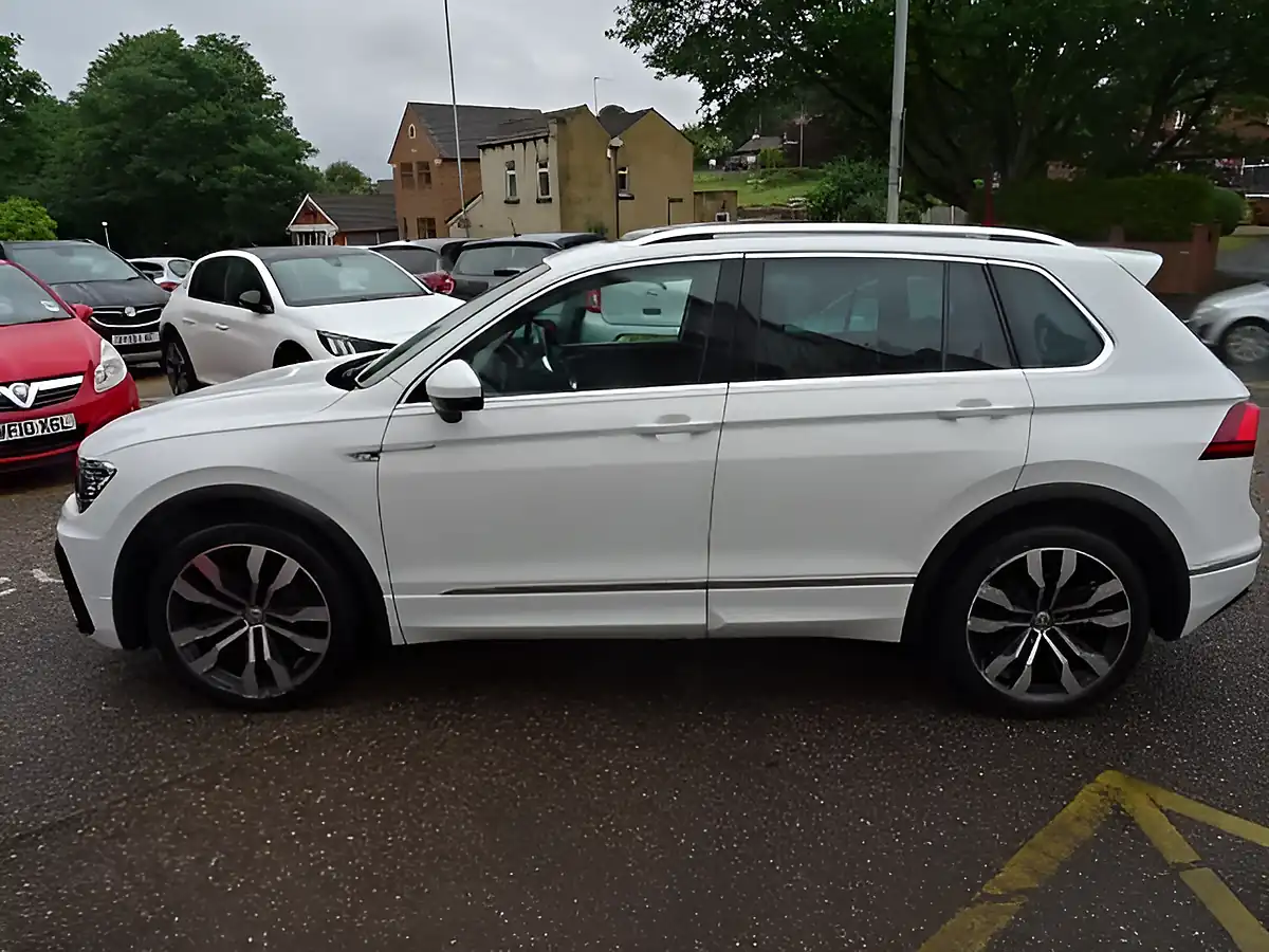 Used 2018 Volkswagen Tiguan R-Line White - Interior and Exterior details 4