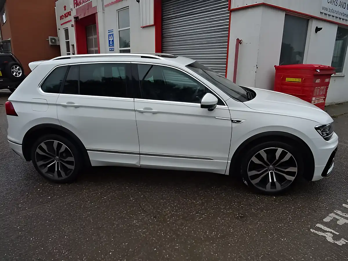 Used 2018 Volkswagen Tiguan R-Line White - Interior and Exterior details 6