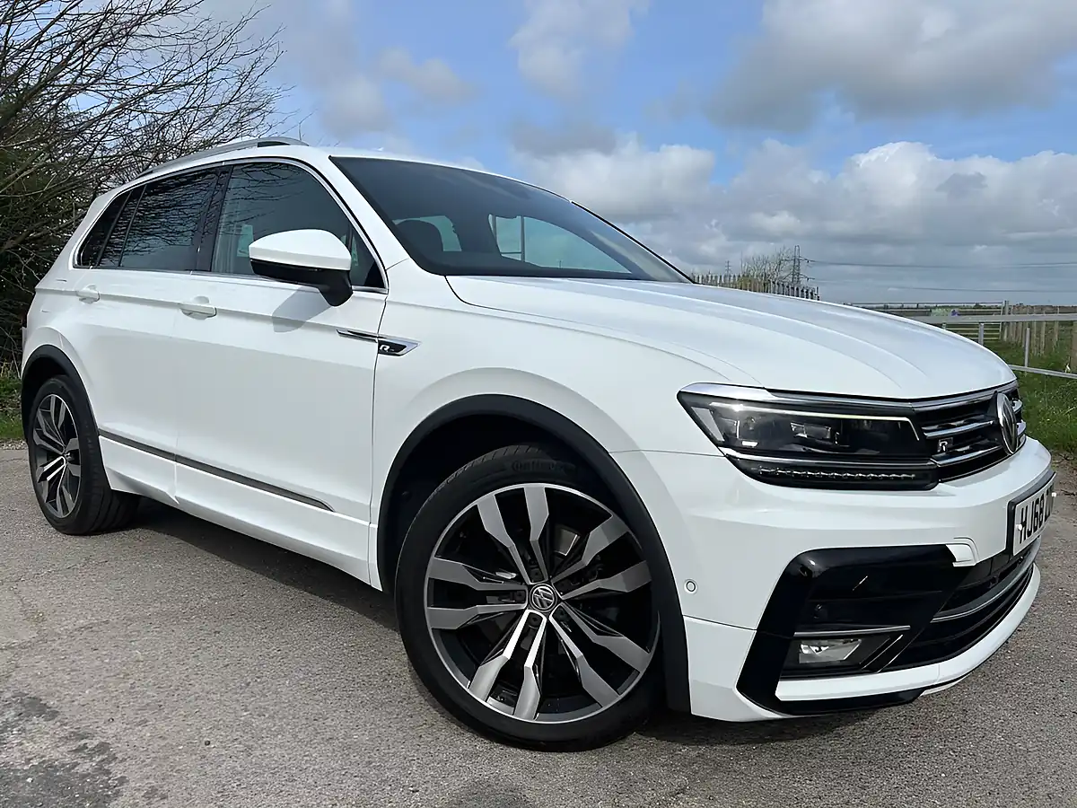 Used 2018 Volkswagen Tiguan R-Line White - Front View