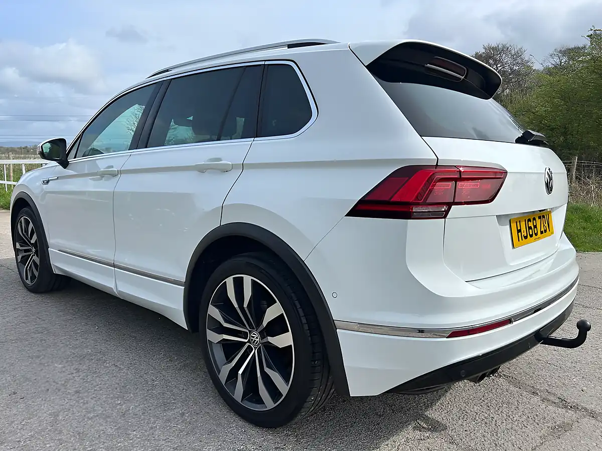 Used 2018 Volkswagen Tiguan R-Line White - Interior and Exterior details 12