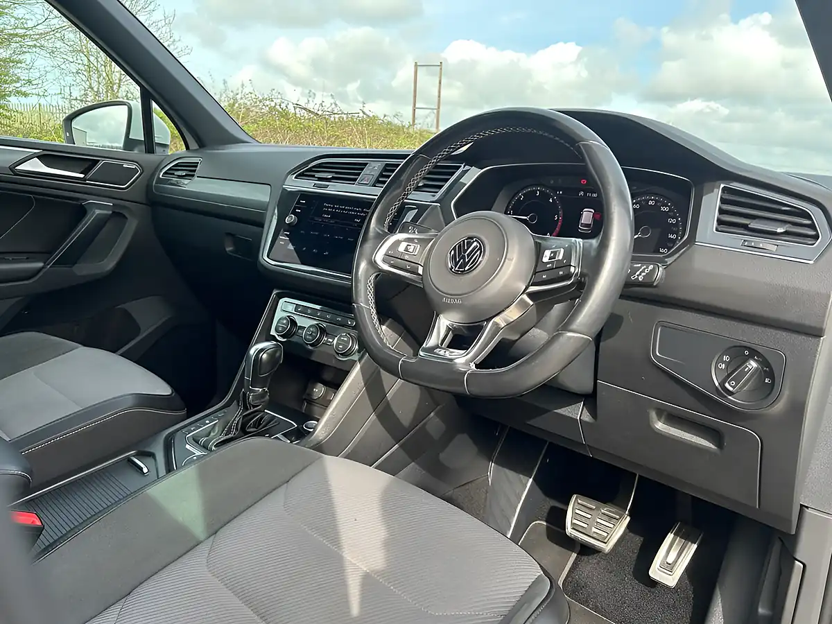 Used 2018 Volkswagen Tiguan R-Line White - Interior and Exterior details 16